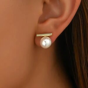 Elegant Gold and White Pearl Earrings